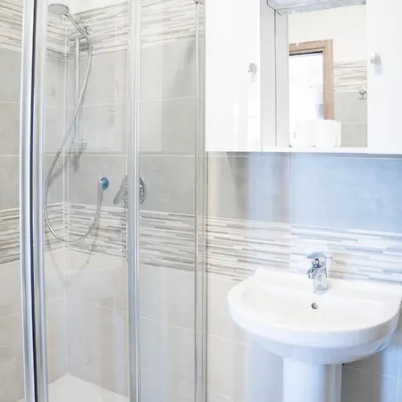 Apartament 044b - Moderna 01-24d Con Vasca Idromassaggio In Giardino, Solo 15 Minuti Dal Mare E - Posto Auto Gratuito *