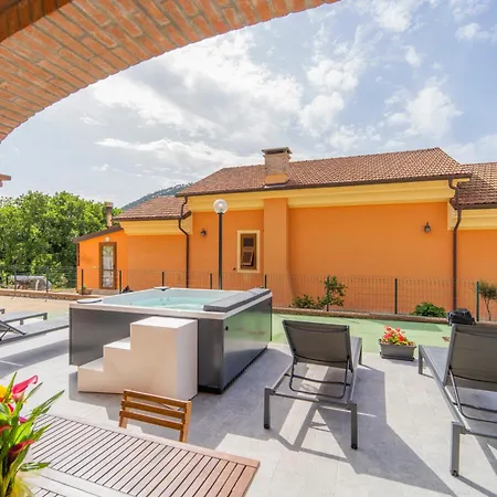 044b - Moderna 01-24d Con Vasca Idromassaggio In Giardino, Solo 15 Minuti Dal Mare E - Posto Auto Gratuito 아파트