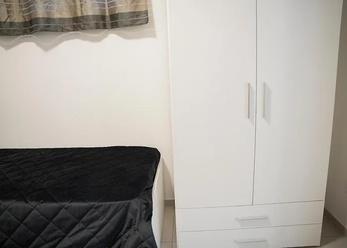 044b - Moderna 01-24d Con Vasca Idromassaggio In Giardino, Solo 15 Minuti Dal Mare E - Posto Auto Gratuito *