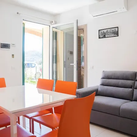 044b - Moderna 01-24d Con Vasca Idromassaggio In Giardino, Solo 15 Minuti Dal Mare E - Posto Auto Gratuito Апартаменты