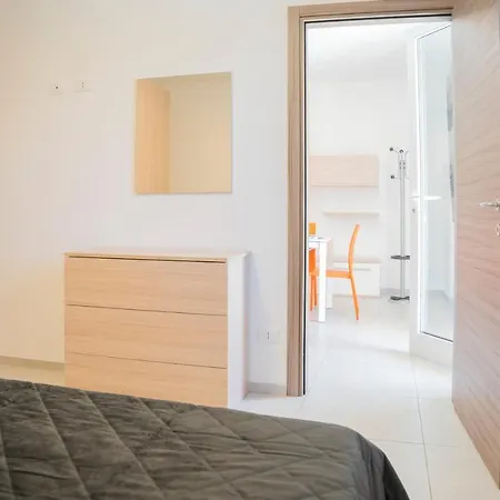 044b - Moderna 01-24d Con Vasca Idromassaggio In Giardino, Solo 15 Minuti Dal Mare E - Posto Auto Gratuito *