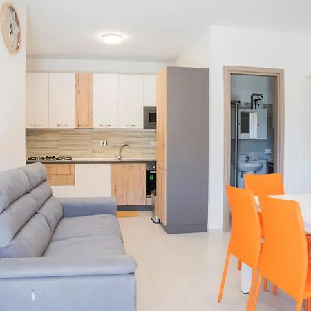 Апартаменты 044b - Moderna 01-24d Con Vasca Idromassaggio In Giardino, Solo 15 Minuti Dal Mare E - Posto Auto Gratuito *