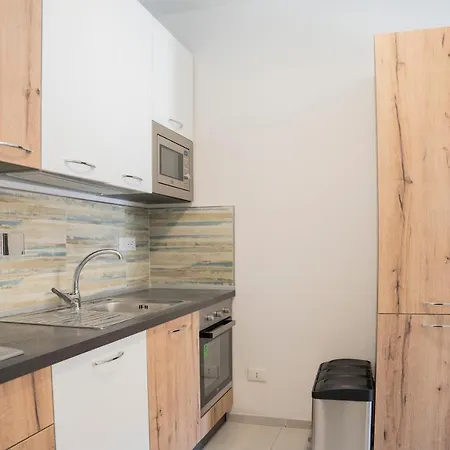 044b - Moderna 01-24d Con Vasca Idromassaggio In Giardino, Solo 15 Minuti Dal Mare E - Posto Auto Gratuito Апартаменты