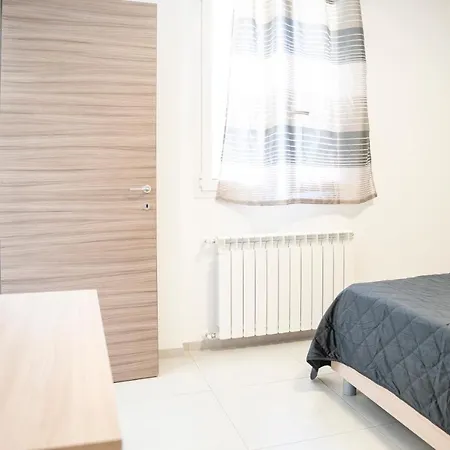 044b - Moderna 01-24d Con Vasca Idromassaggio In Giardino, Solo 15 Minuti Dal Mare E - Posto Auto Gratuito