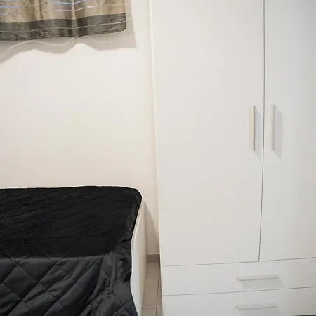 044b - Moderna 01-24d Con Vasca Idromassaggio In Giardino, Solo 15 Minuti Dal Mare E - Posto Auto Gratuito *