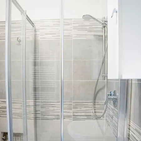 044b - Moderna 01-24d Con Vasca Idromassaggio In Giardino, Solo 15 Minuti Dal Mare E - Posto Auto Gratuito San Lazzaro (Genoa)