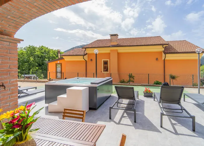 044b - Moderna 01-24d Con Vasca Idromassaggio In Giardino, Solo 15 Minuti Dal Mare E - Posto Auto Gratuito *